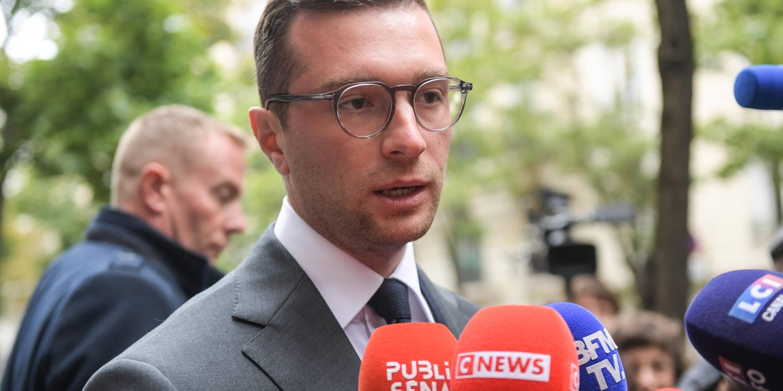 La droite au pied du mur face à la main tendue de Jordan Bardella