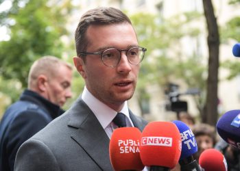 La droite au pied du mur face à la main tendue de Jordan Bardella