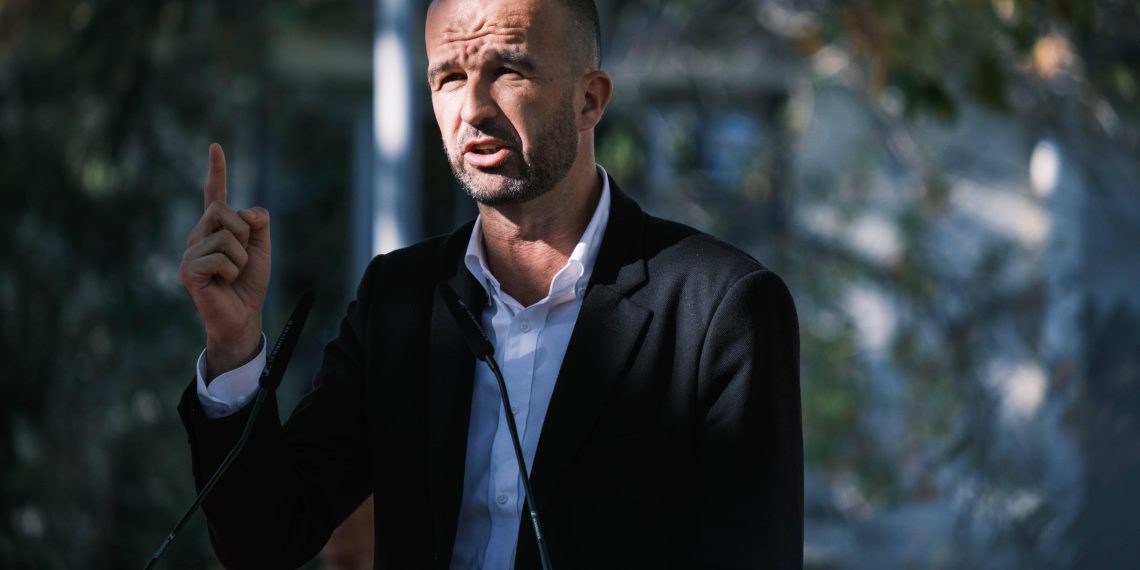 «Ne bafouillez pas Monsieur» : Manuel Bompard gêné face aux questions de Sonia Mabrouk