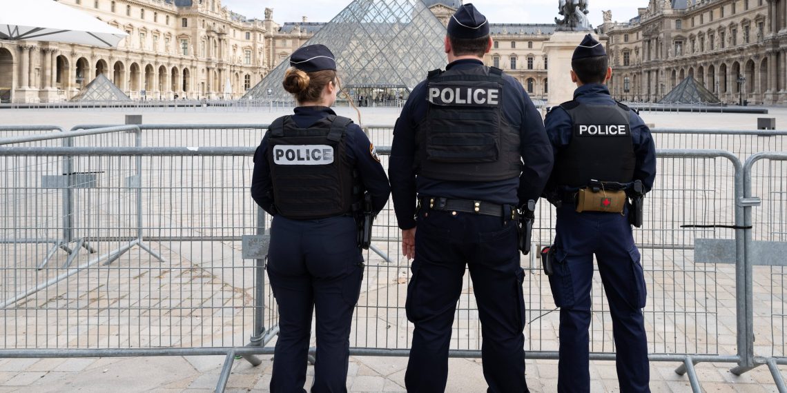 Cambriolage du Louvre : les failles de la sécurité privée révélées au grand jour