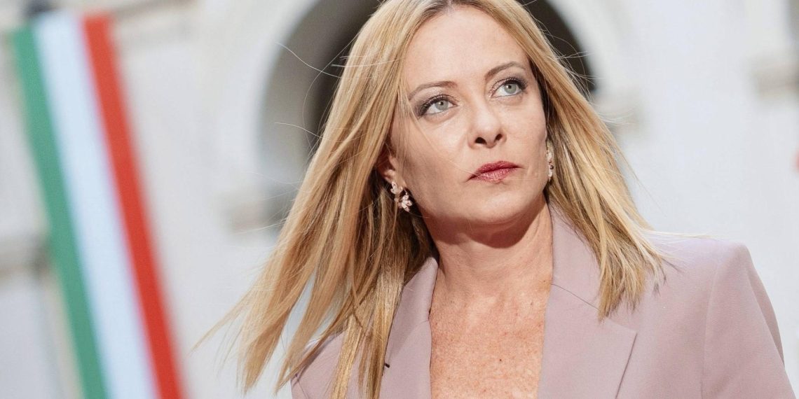 Baisse d’impôts, défense de la famille et lutte contre l’immigration clandestine : la stratégie gagnante de Meloni pour l’Italie