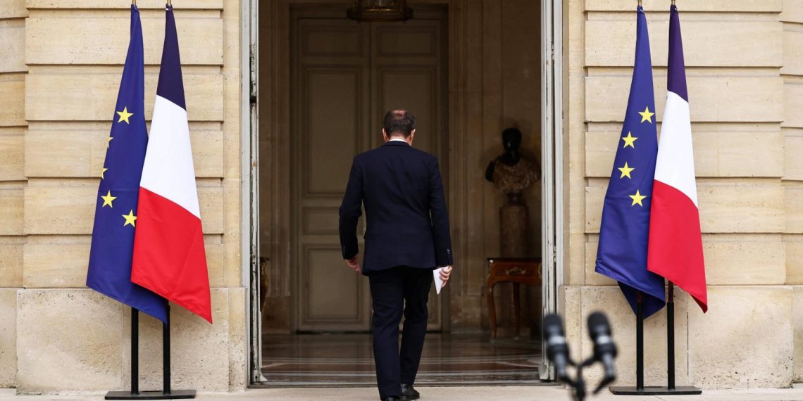 Crise politique : 836 minutes pour faire vaciller la Ve République