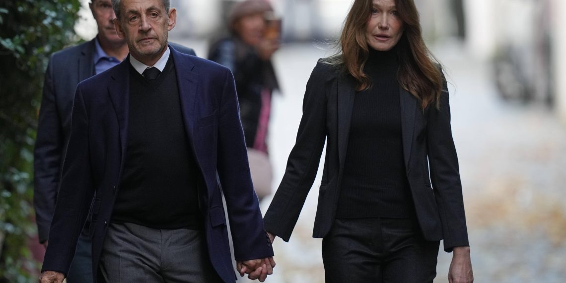 «Oh Sarko, réveille-toi» : l’ex-président harcelé par des détenus en pleine nuit