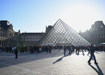Cambriolage du Louvre : une avocate «attendrie par les bandits» s’étonne qu’on veuille les envoyer en prison