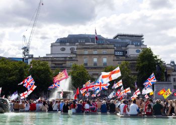 Laxisme avec les immigrés, fermeté avec les patriotes ? Le sentiment d’injustice pousse les Britanniques dans les bras de Farage