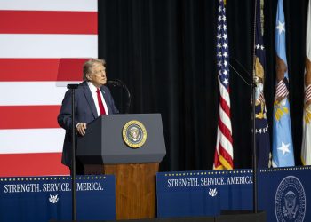 Déploiements urbains, purges et remontrances : Donald Trump bouscule son outil militaire