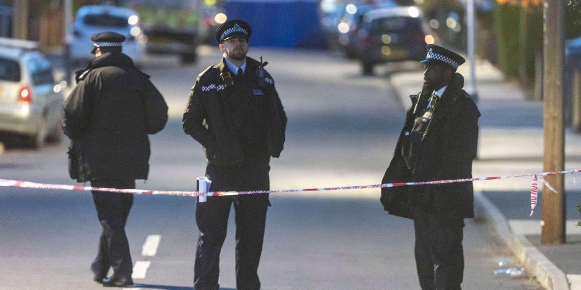 Royaume-Uni : un mort et deux blessés dans une attaque au couteau, un suspect afghan interpellé