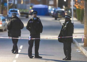 Royaume-Uni : un mort et deux blessés dans une attaque au couteau, un suspect afghan interpellé