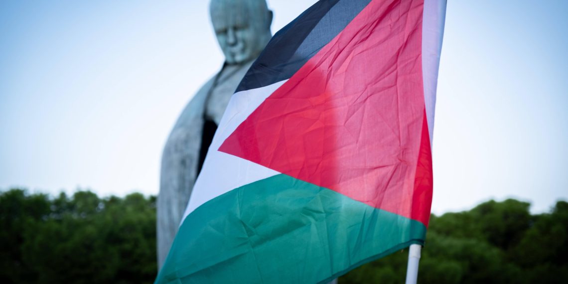 «Fasciste de merde» : une statue de Jean-Paul II dégradée en marge d’une manifestation propalestinienne à Rome