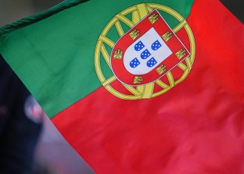 Portugal : le gouvernement s’allie à la droite anti-immigration pour durcir la naturalisation des étrangers