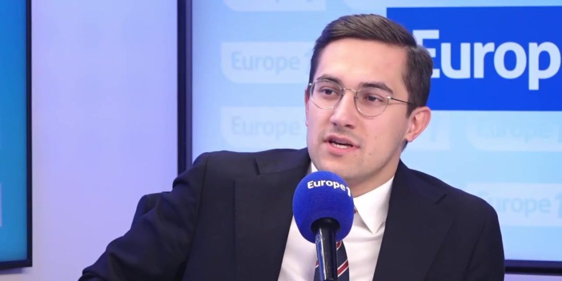 « On n’a absolument pas besoin de ces débats » : Jules Torres critique la proposition d’un syndicat de rebaptiser les vacances de Noël et de la Toussaint