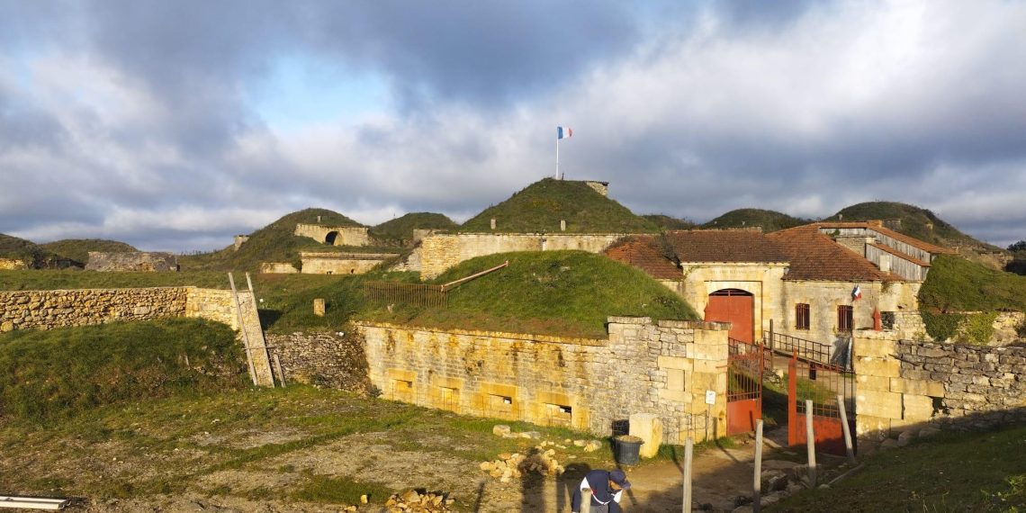 «Faire rayonner la région» : en Haute-Marne, la jeunesse aide à la réhabilitation d’un fort militaire
