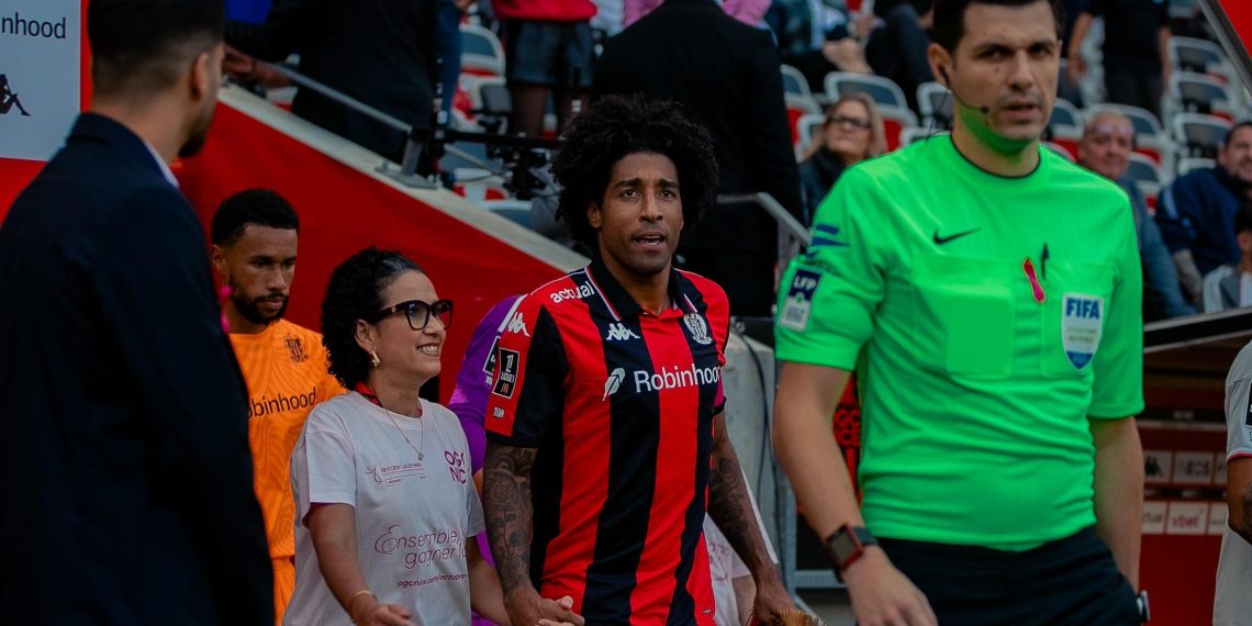 Football : à Nice, Octobre rose en rouge et noir