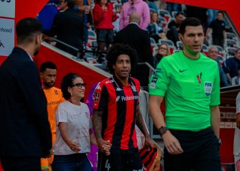 Football : à Nice, Octobre rose en rouge et noir