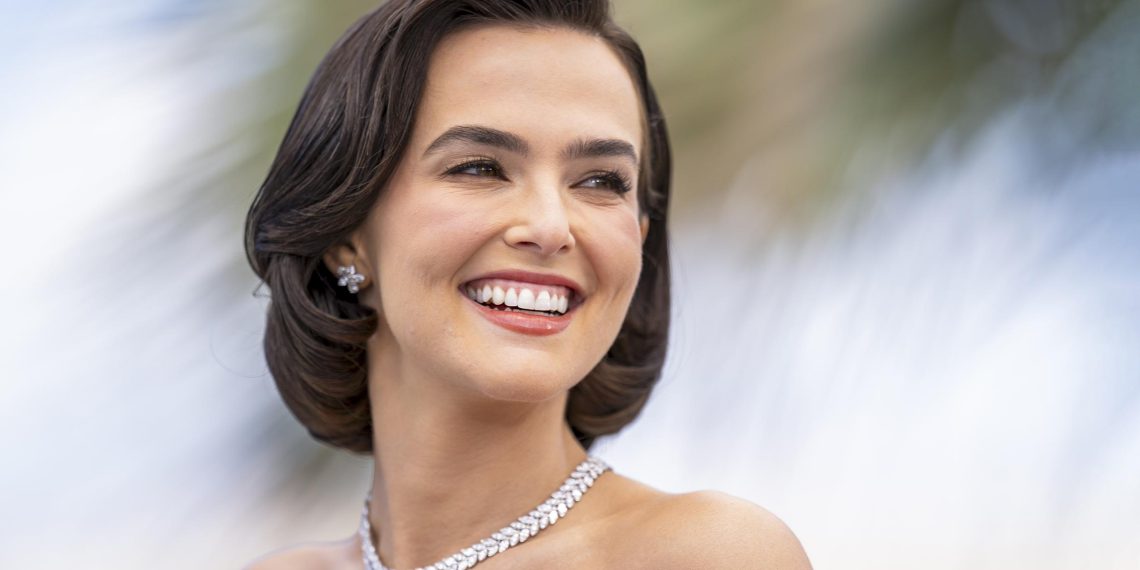 «Nouvelle Vague» : Zoey Deutch illumine l’écran en Jean Seberg