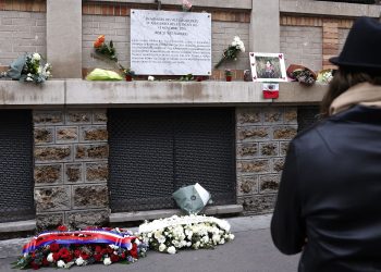 Commémoration des attentats du 13-Novembre : une exposition photo devant l’Hôtel de Ville de Paris retrace la nuit d’horreur