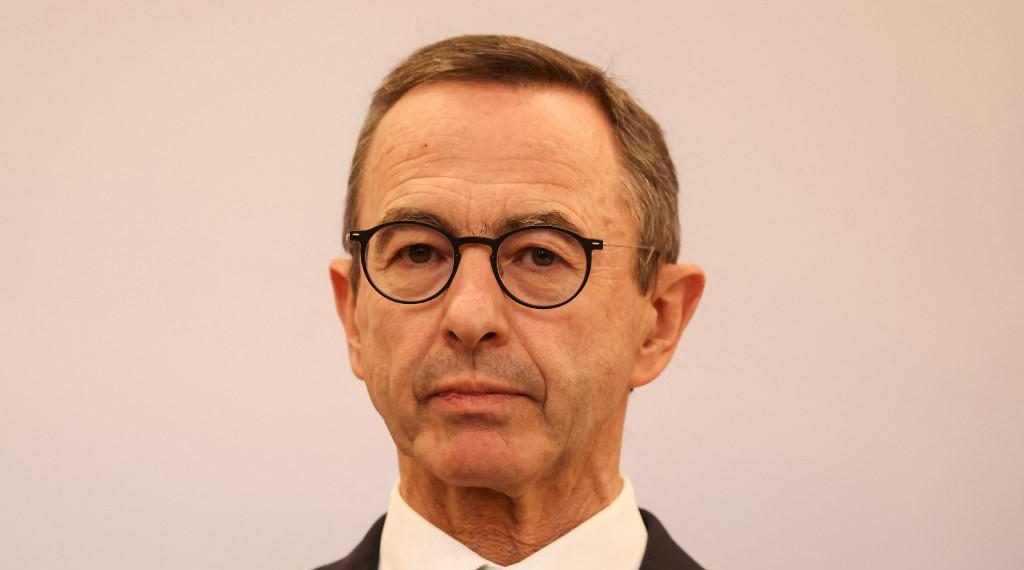 Suspension de la réforme des retraites : Retailleau se dit «effaré par la lâcheté du gouvernement»