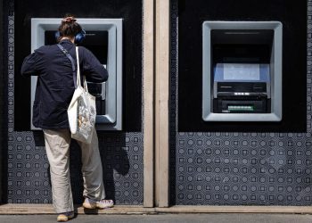 Vivre à découvert : la dette comme miroir de la fragilité moderne