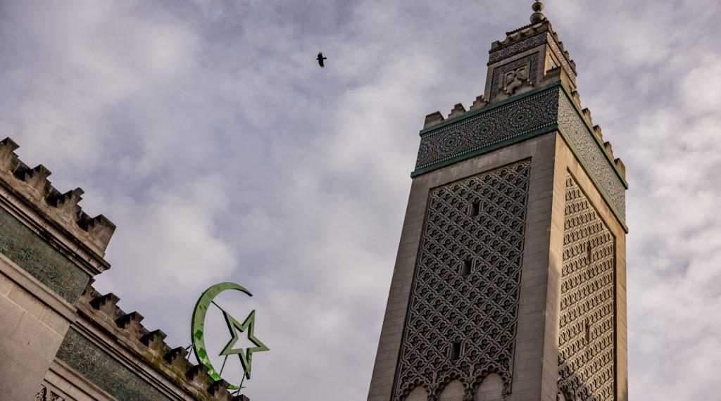La Grande Mosquée de Paris rend un hommage conjoint à Imane Khelif… et Brigitte Macron