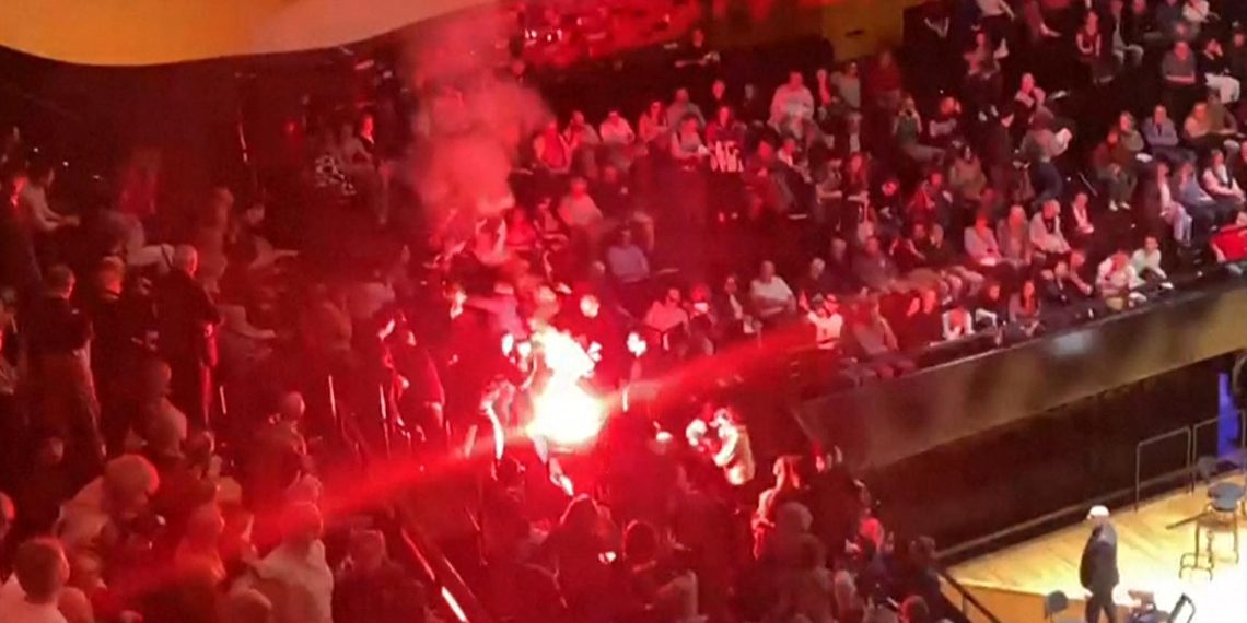 Heurts anti-israéliens à la Philharmonie de Paris : une rixe éclate à la sortie des gardes à vue des suspects