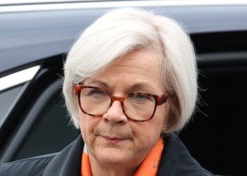 Le nombre d’ogives nucléaires est-il «secret-défense» comme l’affirme Catherine Vautrin ?