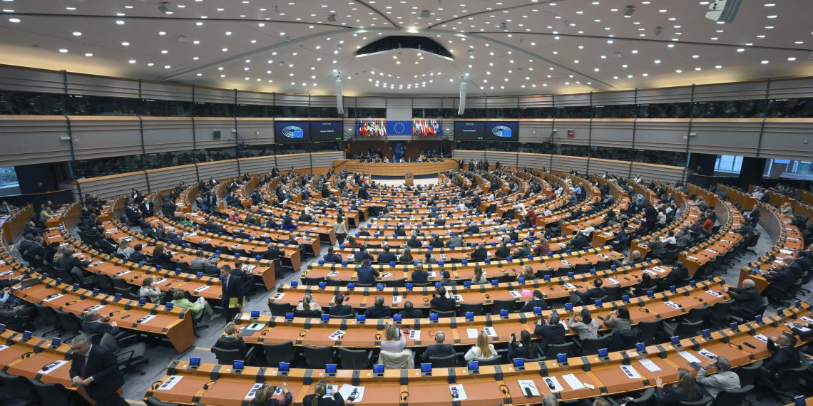 «La coalition des droites fonctionne» : le Parlement européen allège les normes environnementales pour les entreprises