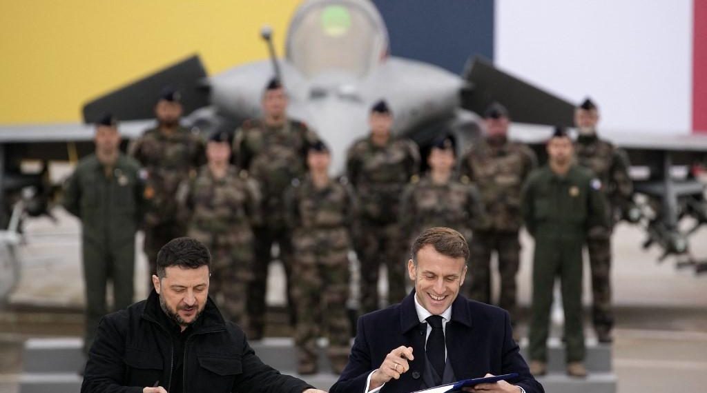 Guerre en Ukraine : Macron et Zelensky signent une lettre d’intention pour l’achat futur par Kiev de jusqu’à 100 Rafale
