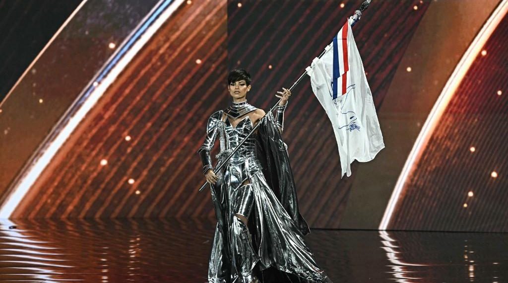 Miss Univers : Eve Gille met Jeanne d’Arc à l’honneur lors d’un défilé