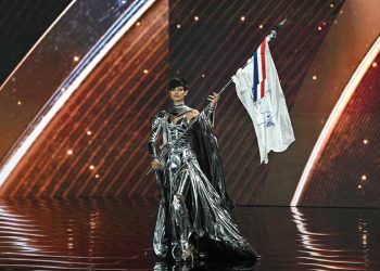 Miss Univers : Eve Gille met Jeanne d’Arc à l’honneur lors d’un défilé