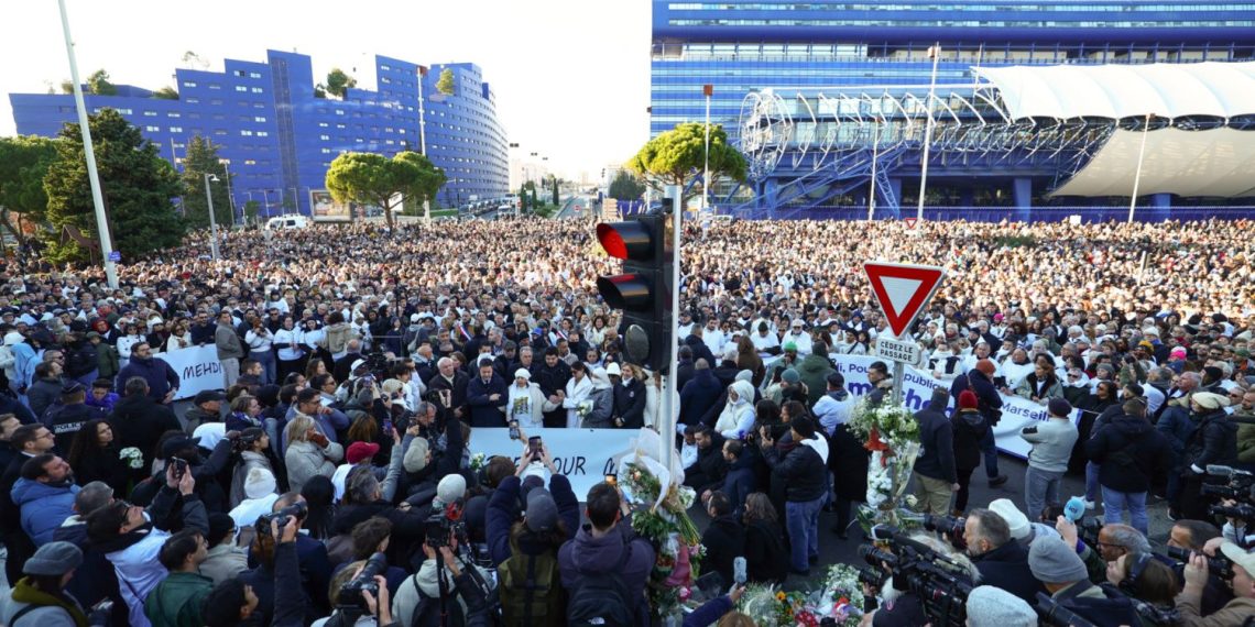 «Ça m’a trop touchée» : à Marseille, des milliers de personnes à la marche blanche pour Mehdi Kessaci