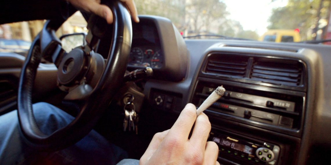 Stupéfiants au volant : 7% des Français ont déjà conduit après avoir consommé de la drogue, alerte AXA Prévention