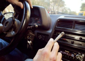 Stupéfiants au volant : 7% des Français ont déjà conduit après avoir consommé de la drogue, alerte AXA Prévention