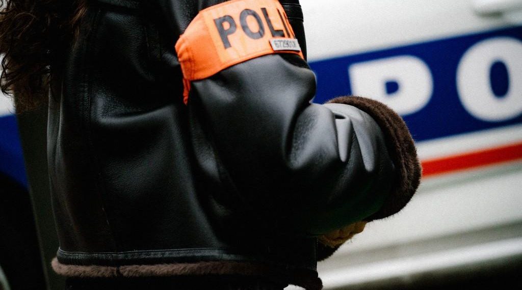 Agression spectaculaire en Seine-Saint-Denis : trois faux policiers tentent de kidnapper un homme en pleine rue