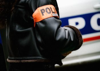 Agression spectaculaire en Seine-Saint-Denis : trois faux policiers tentent de kidnapper un homme en pleine rue