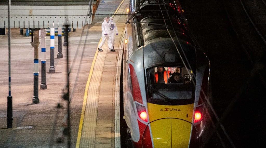Attaque au couteau dans un train au Royaume-Uni : dix blessés, dont neuf graves, deux personnes interpellées