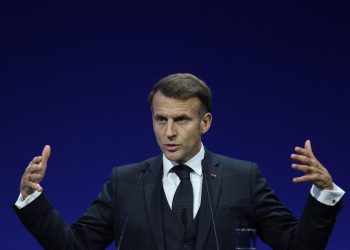 Réseaux sociaux : Macron s’attaque aux faux coupables du malaise démocratique