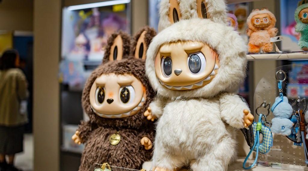 Du jouet de luxe à la babiole de seconde main, la chute express de Labubu