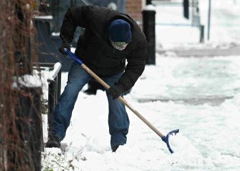 Neige : qui doit déblayer le trottoir devant chez vous (et comment le faire efficacement)