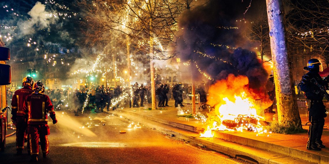 Paris : la police visée par des tirs de mortiers en marge d’un clip de rap, onze personnes interpellées