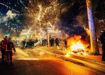 Paris : la police visée par des tirs de mortiers en marge d’un clip de rap, onze personnes interpellées