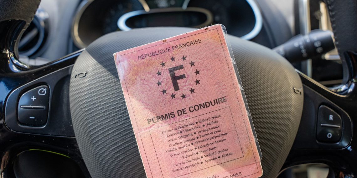 Sécurité routière : dans les Landes, l’utilisation du téléphone au volant coûte désormais une suspension immédiate du permis de conduire