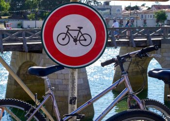 Marseille : un adolescent intercepté par la police sur l’autoroute alors qu’il roulait à plus de 90km/h… sur un vélo