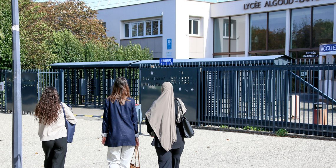 «Plus à cheval sur les lois de ma religion» : ces jeunes musulmans qui placent l’Islam au-dessus de la République
