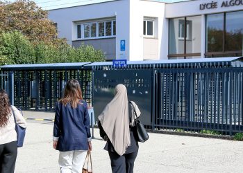 «Plus à cheval sur les lois de ma religion» : ces jeunes musulmans qui placent l’Islam au-dessus de la République