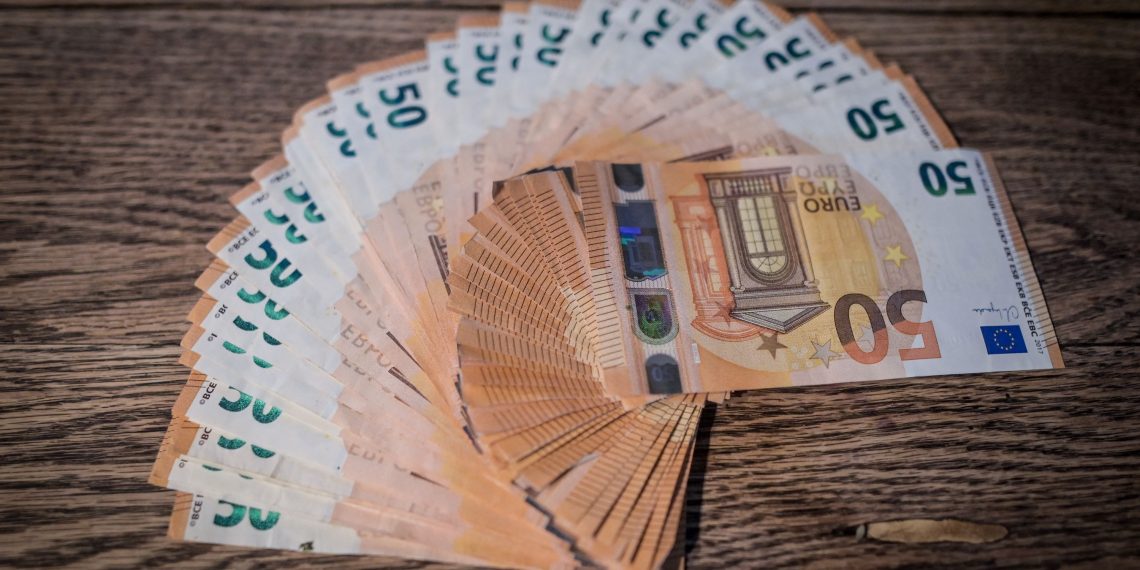 Narcotrafic : «Seul 2% de l’argent issu du blanchiment est récupéré» par l’État, note Fabrice Rizzoli