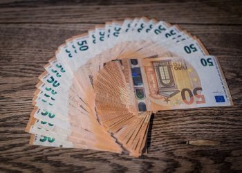 Narcotrafic : «Seul 2% de l’argent issu du blanchiment est récupéré» par l’État, note Fabrice Rizzoli