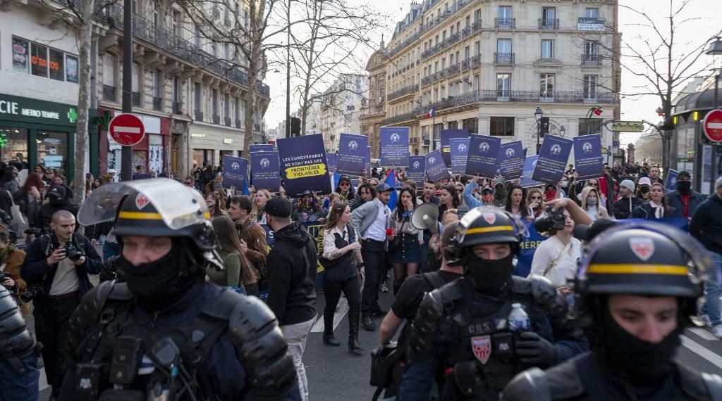 Paris : la manifestation féministe du collectif Némésis perturbée par des antifas