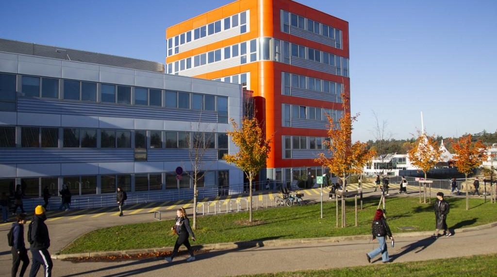 Jura : un adolescent interpellé pour avoir menacé la CPE d’un collège avec deux couteaux