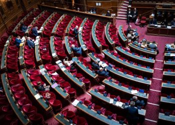 Interdire le voile pour les jeunes filles, tracer les financements des mosquées… Les préconisations de la droite sénatoriale pour mater l’islamisme