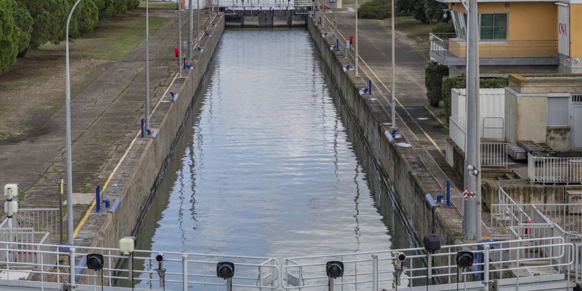Côte-d’Or : Un homme se noie après une chute dans une écluse du canal de Bourgogne